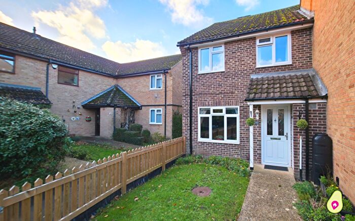 3 Bedroom End Of Terrace House For Sale In Roycroft Lane, Wokingham, RG40