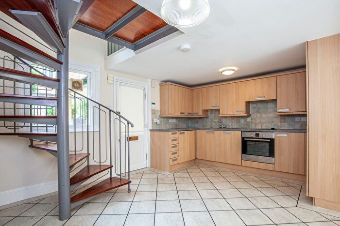 2 Bedroom Flat To Rent In Walton Crescent, Oxford, OX1