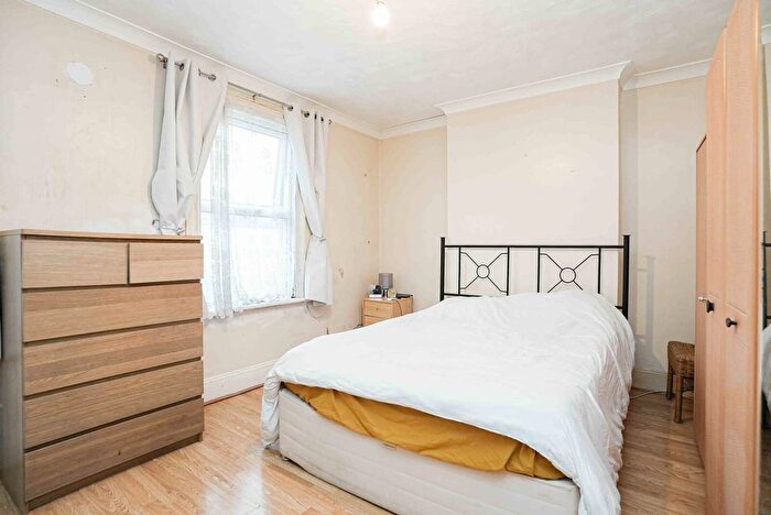 3 Bedroom Terraced House For Sale In Ceres Road, Plumstead, SE18