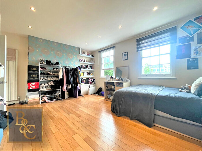 3 Bedroom Apartment To Rent In Caledonian Road, Kings Cross, N1