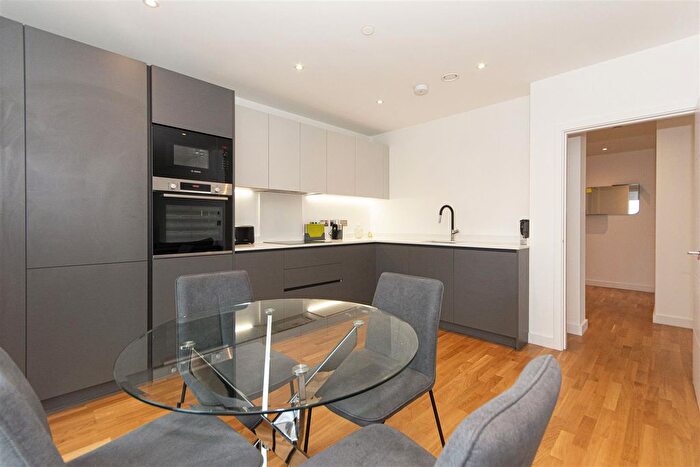 2 Bedroom Flat To Rent In York Road, London, SW11