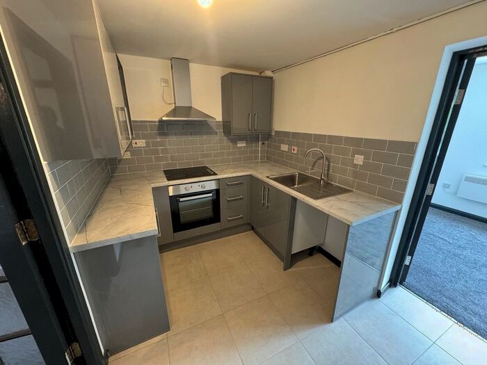 2 Bedroom Flat To Rent In Worlds End Lane, Quinton, Birmingham, B32