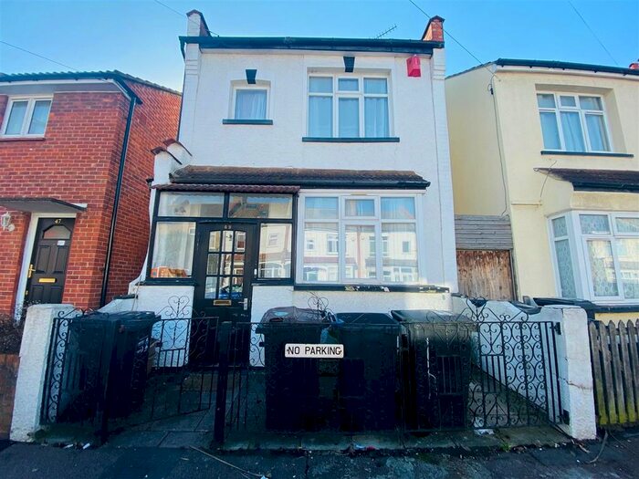 3 Bedroom Detached House To Rent In Macclesfield Road, London, SE25