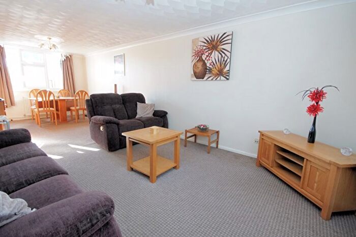 3 Bedroom End Of Terrace House For Sale In Elmore Avenue, Lee-On-The-Solent, PO13