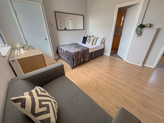 Studio To Rent In Catharine Street, L8