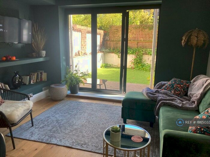 3 Bedroom Flat To Rent In Norton Road, Hove, BN3