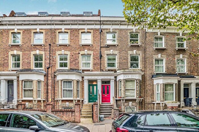 2 Bedroom Flat To Rent In Loftus Road, Shepherds Bush, W12