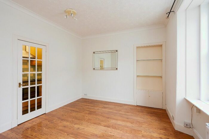 1 Bedroom Flat To Rent In Cross Street, Scottish Borders, Peebles, EH45