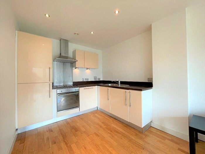 1 Bedroom Flat To Rent In Gotts Road, Leeds, LS12