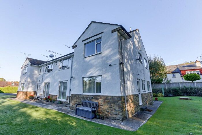 2 Bedroom Apartment For Sale In Tranfield Court, Leeds, West Yorkshire, LS20