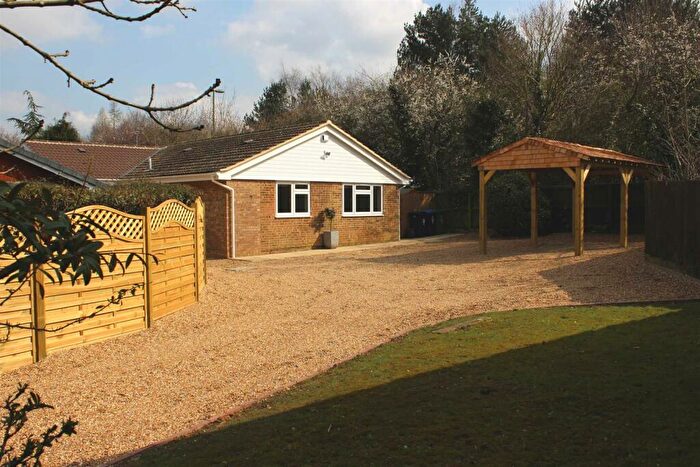 4 Bedroom Detached Bungalow To Rent In Ten Acre, Golsdworth Park, GU21