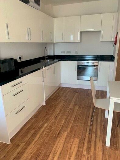 2 Bedroom Flat To Rent In Aire, Cross Green Lane, LS9
