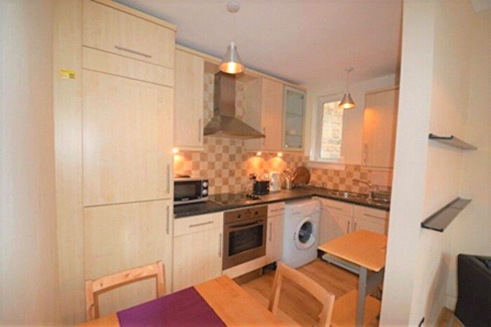 1 Bedroom Flat To Rent In Smithfield Street, Edinburgh, EH11