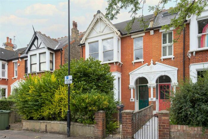 2 Bedroom Flat To Rent In Bisterne Avenue, Walthamstow, London, E17