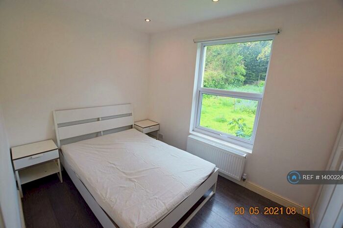 1 Bedroom Flat To Rent In Blenheim Gardens, Wallington, SM6