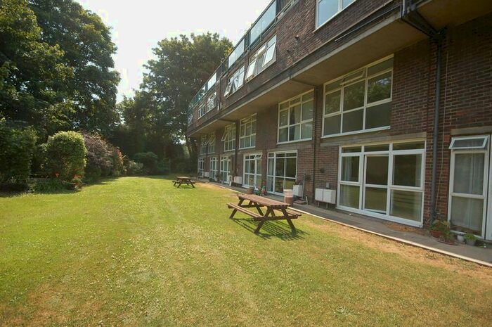 2 Bedroom Flat To Rent In Goral Mead, Rickmansworth, WD3
