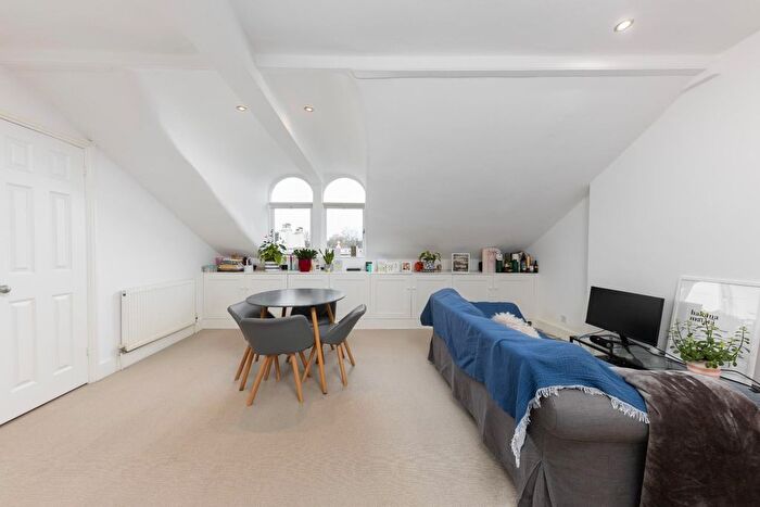 2 Bedroom Flat For Sale In Sinclair Road, London, W14