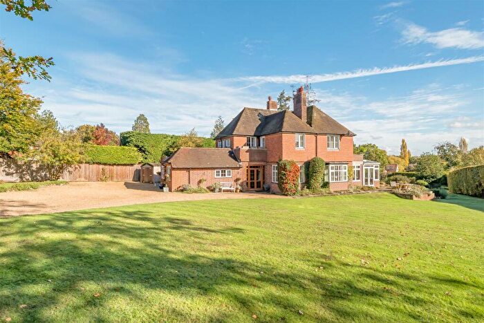 5 Bedroom Detached House For Sale In Clandon Road, West Clandon, GU4