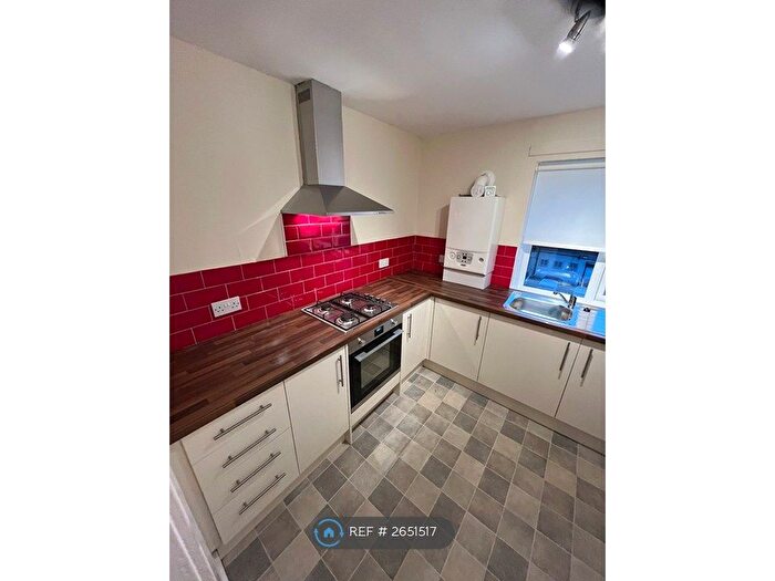2 Bedroom Flat To Rent In Sir Michael Place, Paisley, PA1
