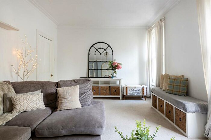 2 Bedroom Flat For Sale In London Road, Redhill, RH1