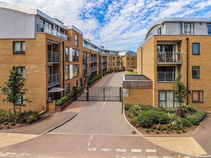 2 Bedroom Flat To Rent In Smeaton Court, Hertford, SG13