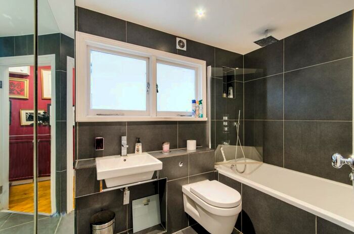 1 Bedroom Flat To Rent In Sandringham Road, Willesden Green, London, NW2