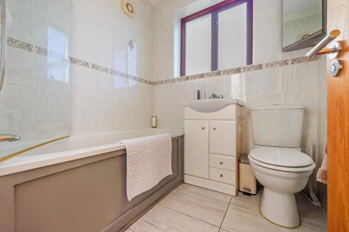 3 Bedroom End Of Terrace House For Sale In Dunster Avenue, Morden, SM4