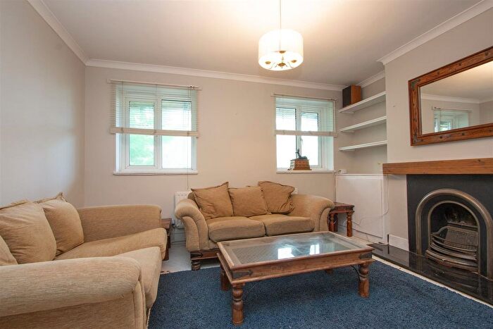 4 Bedroom Flat To Rent In St. John's Drive, Earlsfield, SW18
