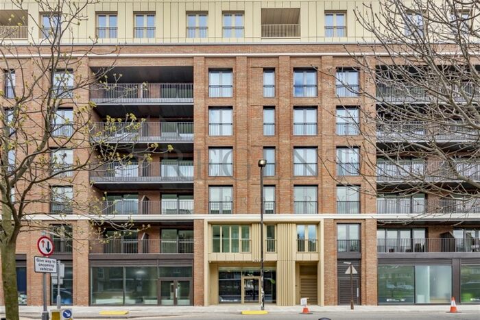 Studio To Rent In Bouchon Point, Cendal Crescent, E1