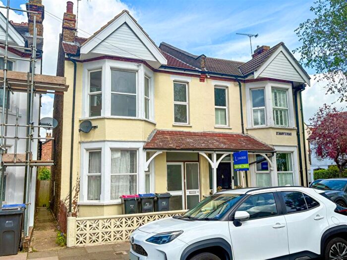 2 Bedroom Semi Detached House For Sale In St. Marys Road, Southend-On-Sea, SS2