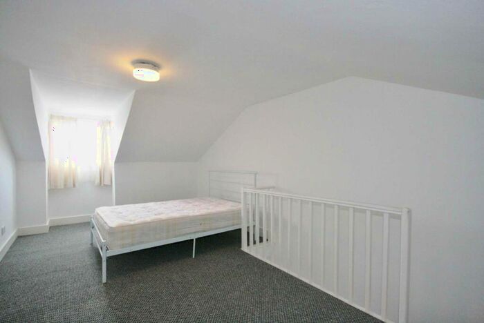 4 Bedroom Terraced House To Rent In / Bedroom House - Oxford Road, Reading, RG30