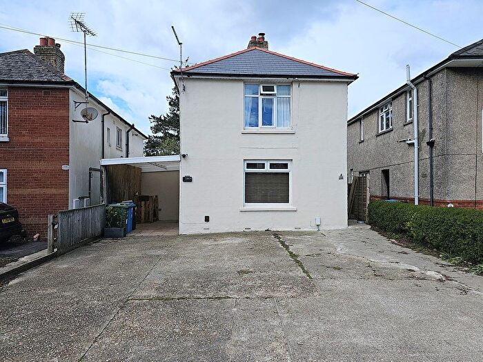 2 Bedroom Flat For Sale In Ringwood Road, Poole, BH14