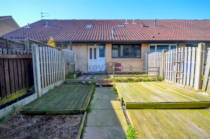 3 Bedroom Terraced House To Rent In Osprey Gardens, Manor, S2