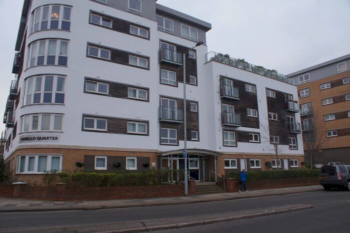 2 Bedroom Flat To Rent In Cherry Down East, Basildon SS16