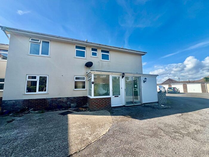 3 Bedroom Flat To Rent In Elmer Road, Middleton On Sea, PO22
