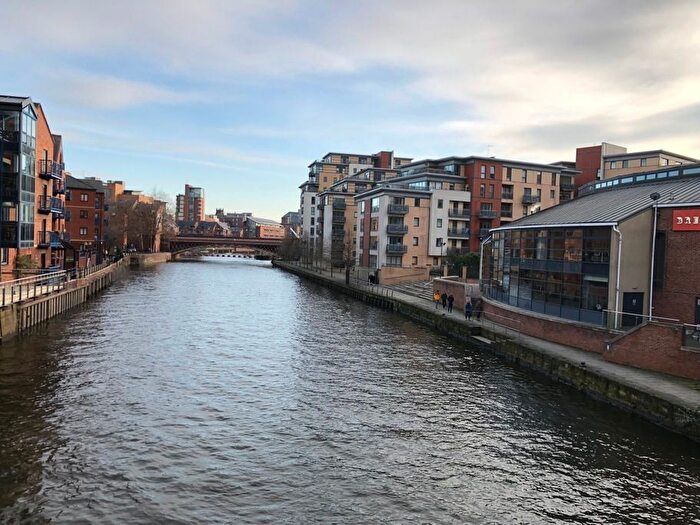 2 Bedroom Flat To Rent In Bowman Lane, Hunslet, Leeds, LS10