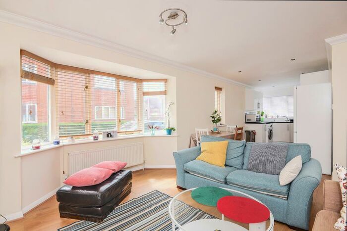 2 Bedroom Apartment To Rent In Newbury, Berkshire, RG14