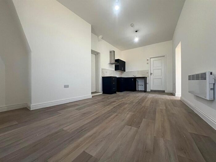 2 Bedroom Flat To Rent In Eanam, Blackburn, BB1