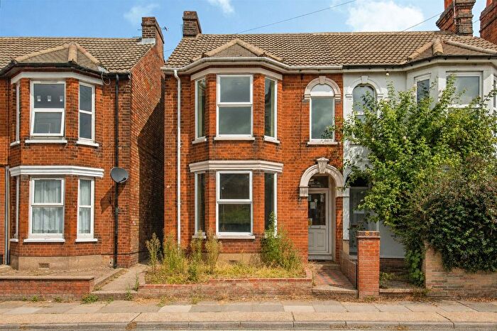 6 Bedroom Semi Detached House For Sale In Foxhall Road, Ipswich, IP3