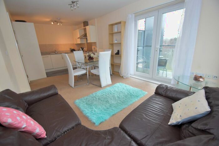 2 Bedroom Flat To Rent In Overstone Court, Butetown, Cardiff, CF10