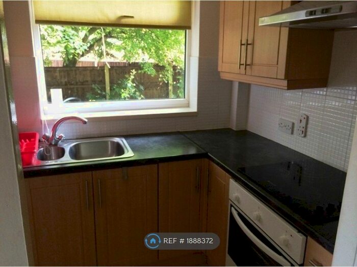 1 Bedroom Flat To Rent In Savick Avenue, Bolton, BL2