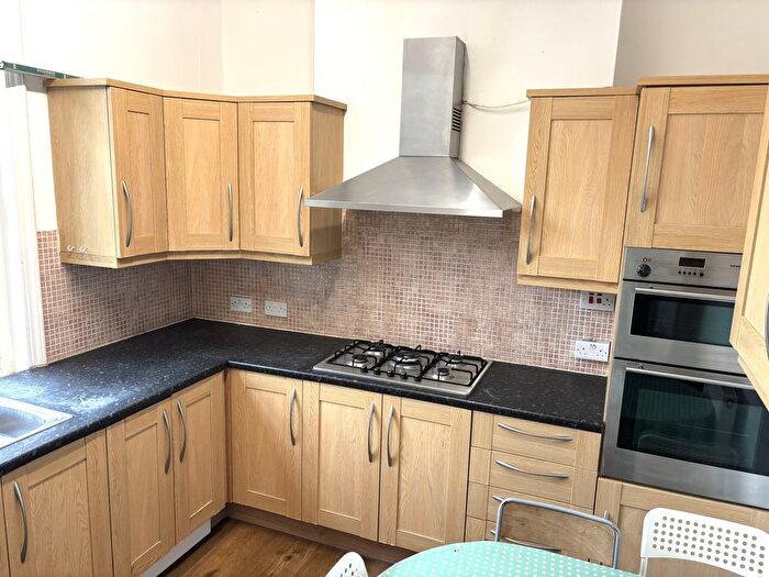 4 Bedroom Flat To Rent In Fortess Road, Kentish Town, NW5