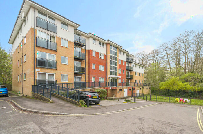 2 Bedroom Flat For Sale In Seacole Gardens, Shirley, Southampton, Hampshire, SO16