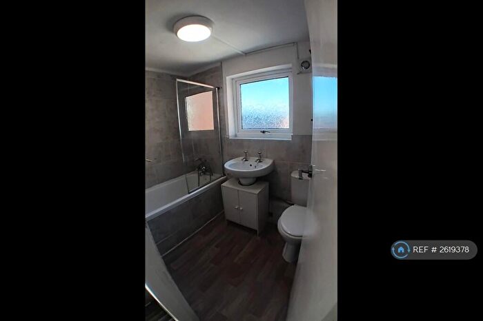 3 Bedroom Flat To Rent In Westbourne, Gateshead, NE8