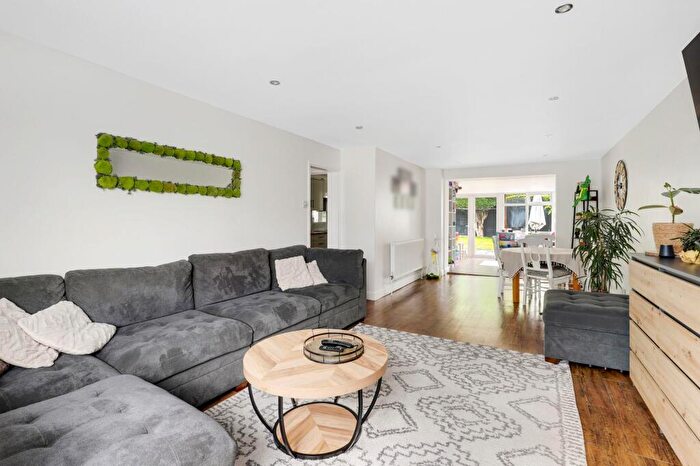 3 Bedroom Detached House For Sale In Bracadale Road, Nottingham, NG5