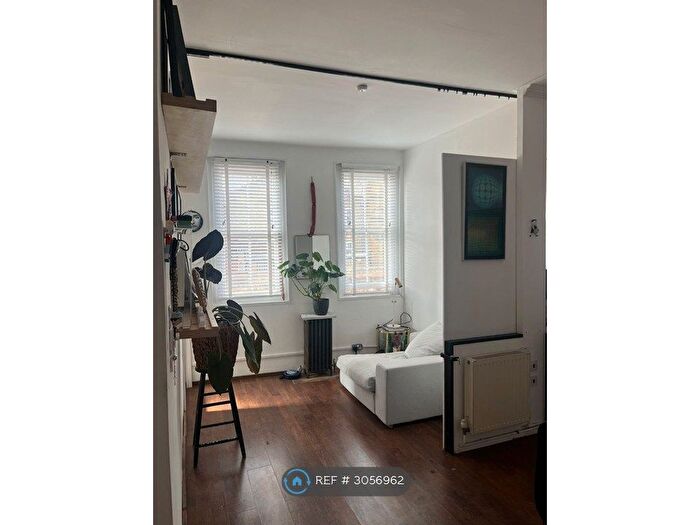 1 Bedroom Flat To Rent In Shoreditch High Street, London, E1