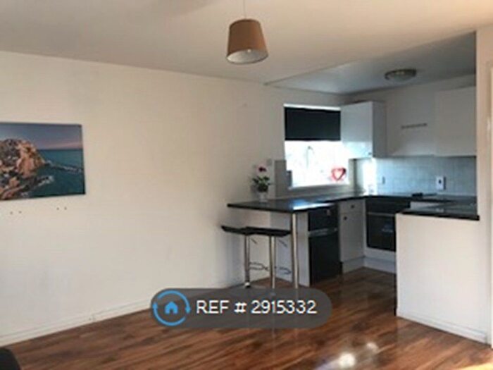 1 Bedroom Flat To Rent In Barclay Court, Luton, LU2