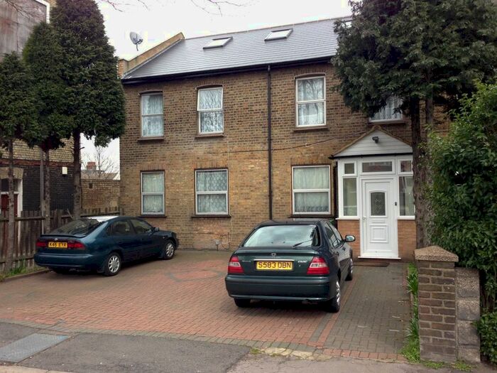 1 Bedroom Flat To Rent In Bounds Green Road, London, N11