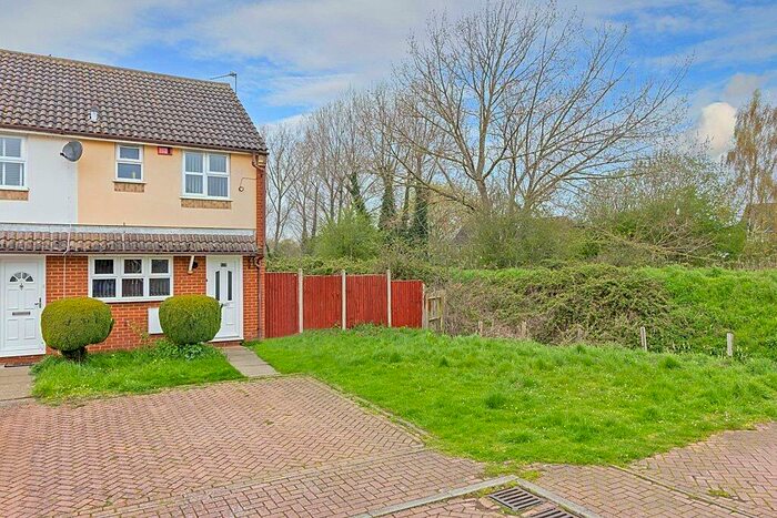 2 Bedroom End Of Terrace House To Rent In Beauvoir Drive, Sittingbourne, Kent, ME10