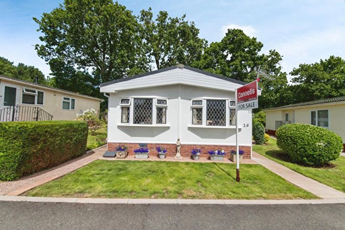 2 Bedroom Mobile/park Home For Sale In Woodlands Way, Clyst St. Mary, Exeter, EX5